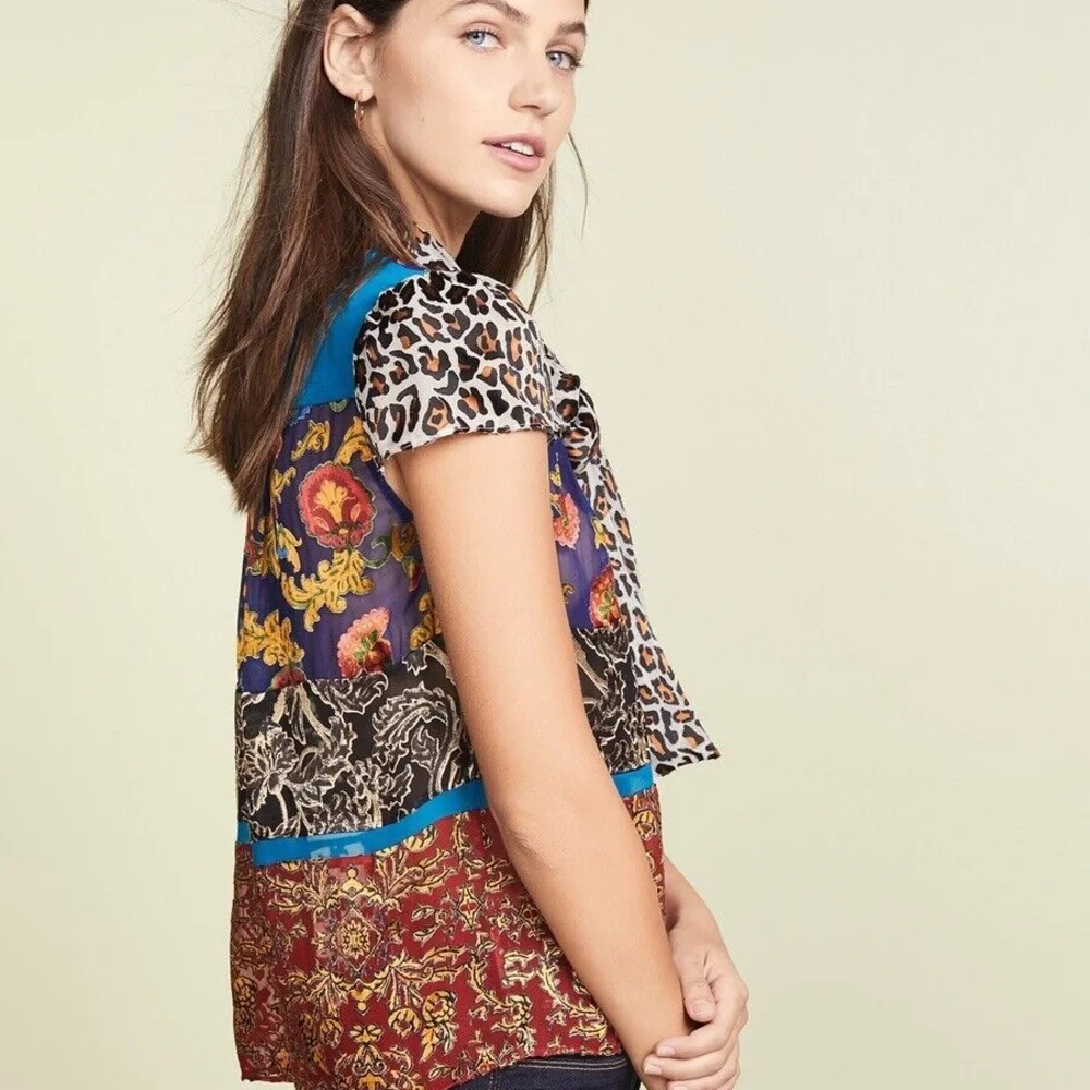 Alice + Olivia Jeannie Bow-collar Print Blouse - Picture 5 of 9